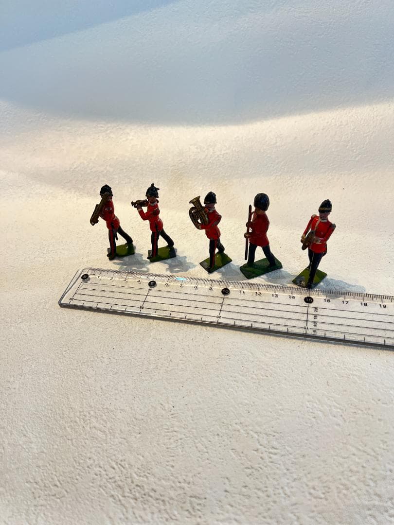 ミニチュアのフィギュア　5パーツ 音楽隊　イギリス兵隊