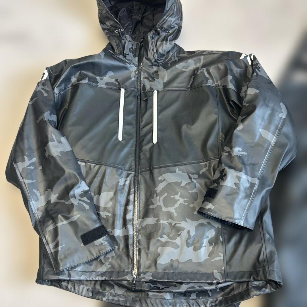 ダイワDaiwaオーシャンサロペット　ウインタースーツ防寒ブラックカモフラージュ