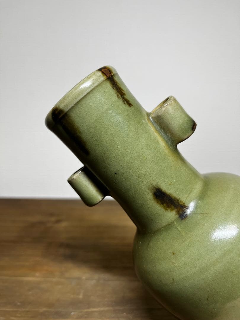 明時代　龍泉窯　飛青磁双耳花入　明　元