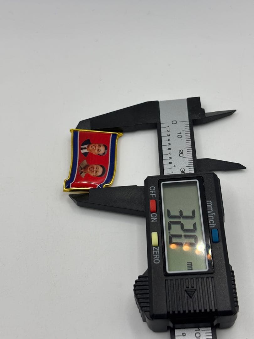 希少　北朝鮮　朝鮮　金日成 金正日　ピンバッチ