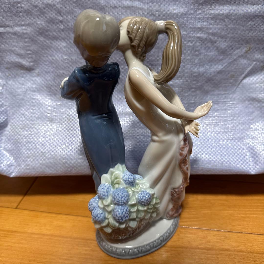 リヤドロフィギュア 花の装飾付き