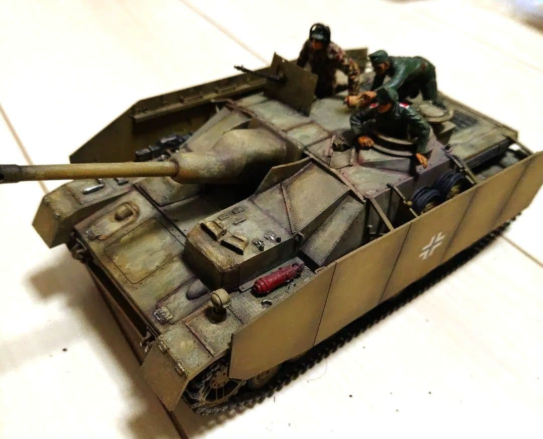 【塗装完成品】タミヤ　1/34　ドイツ四号突撃砲　戦車兵3名付き