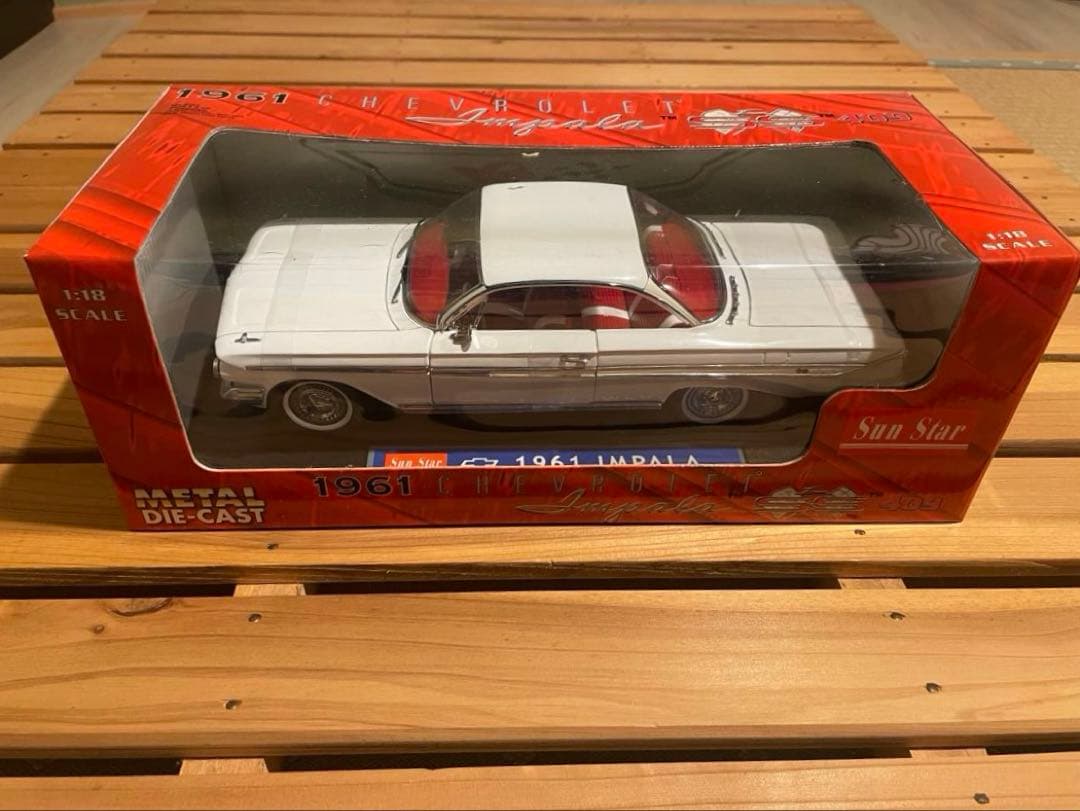 Sun Star 1961 CHEVBOLET シボレー インパラ 1/18