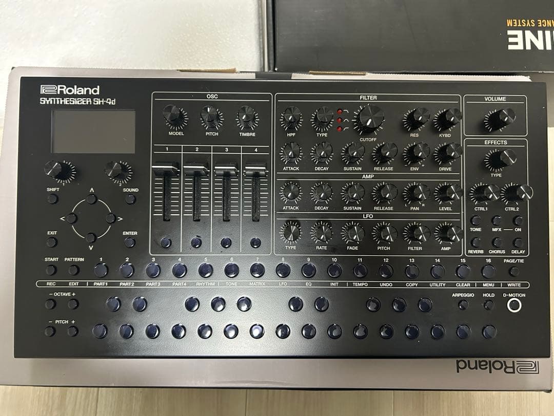 Roland シンセサイザー SH-4d 1/5までの価格です