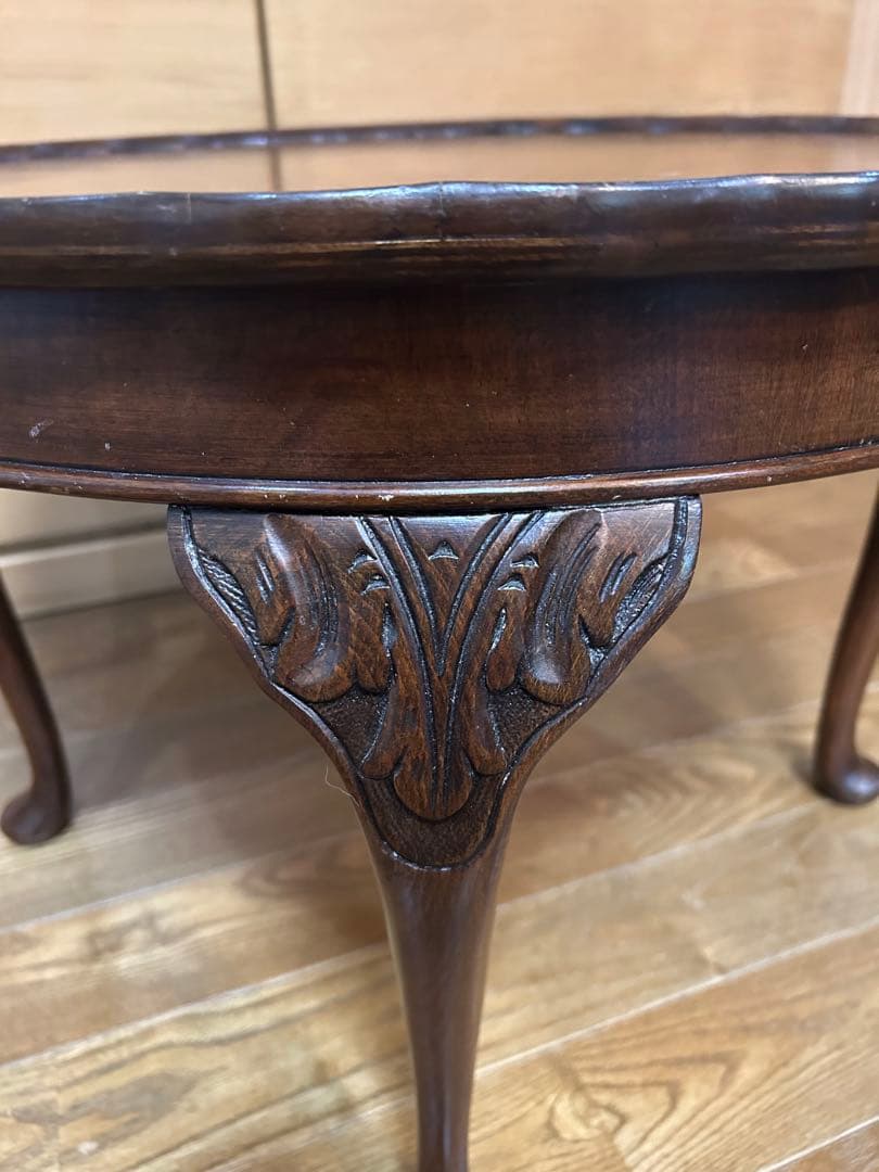 イギリス　アンティーク　コーヒーテーブル　猫脚　フリルの丸テーブル