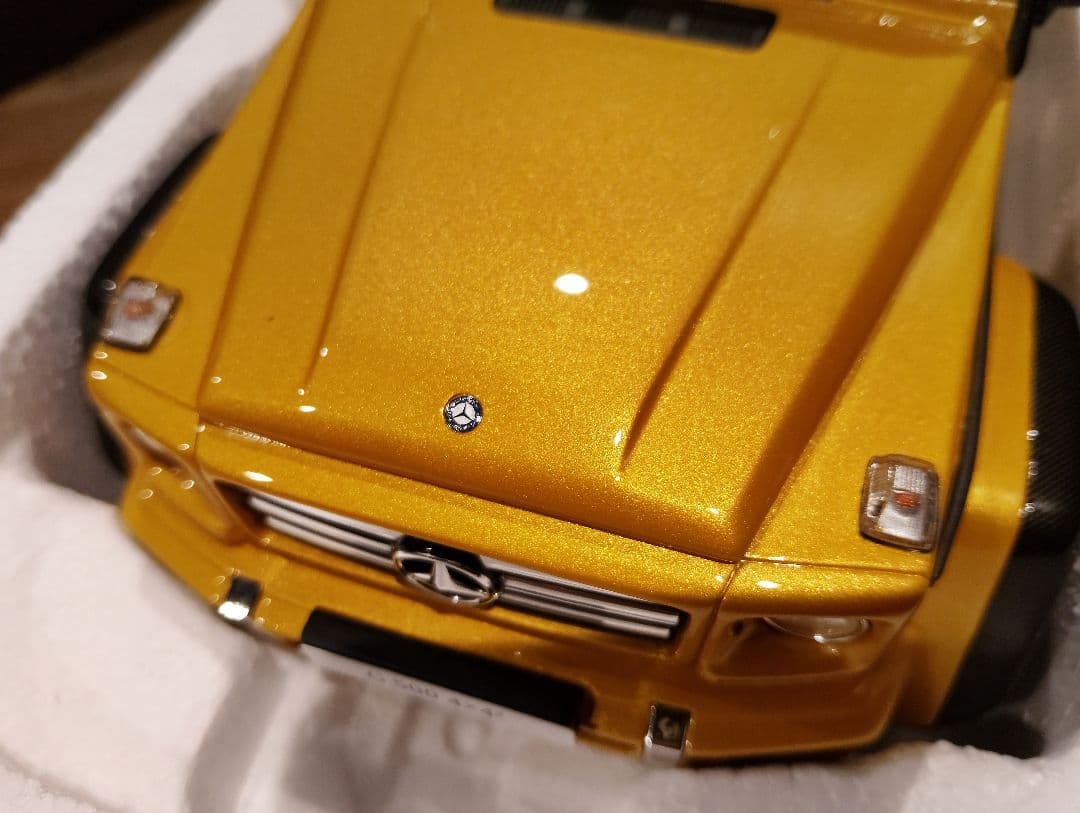 1/18 メルセデスベンツ　Gクラス G500 4×4　ミニカー　ゴールド