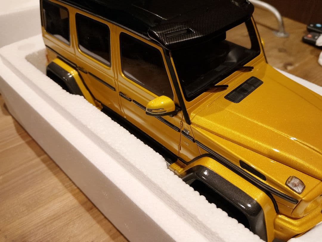 1/18 メルセデスベンツ　Gクラス G500 4×4　ミニカー　ゴールド