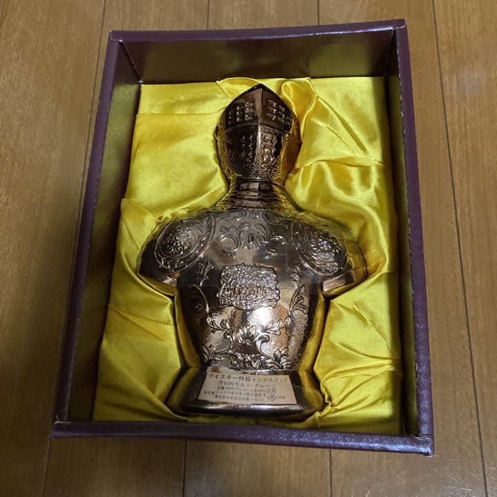 ニッカキングスランドアーマーオブキング700ml&MONDE酒造MG-20 付き