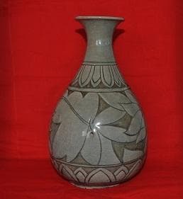 李朝・青磁花紋花器