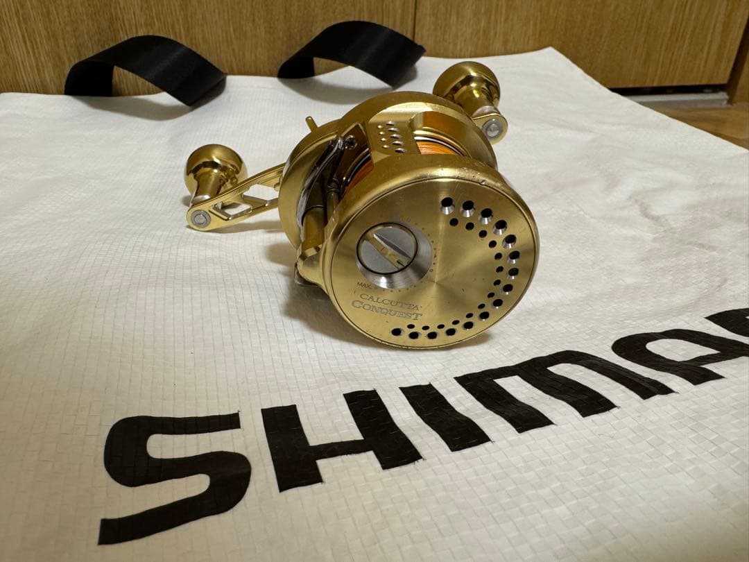 シマノ 15カルカッタコンクエスト300 社外ハンドル（純正有り）