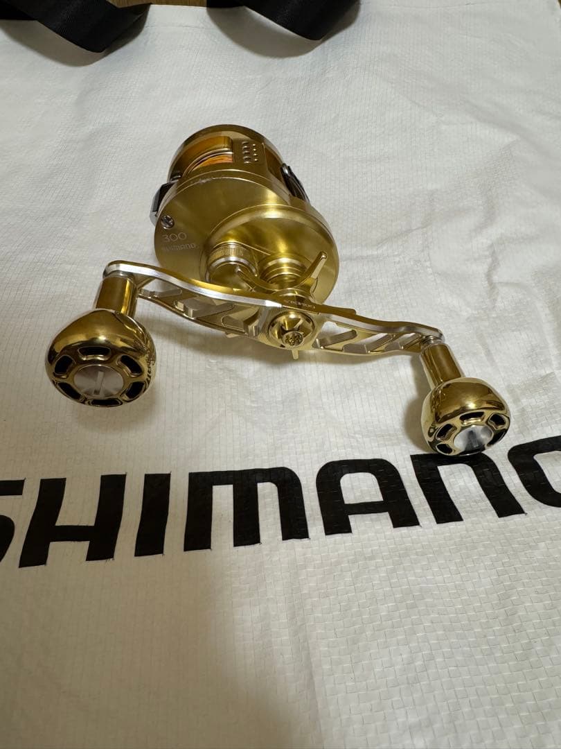 シマノ 15カルカッタコンクエスト300 社外ハンドル（純正有り）