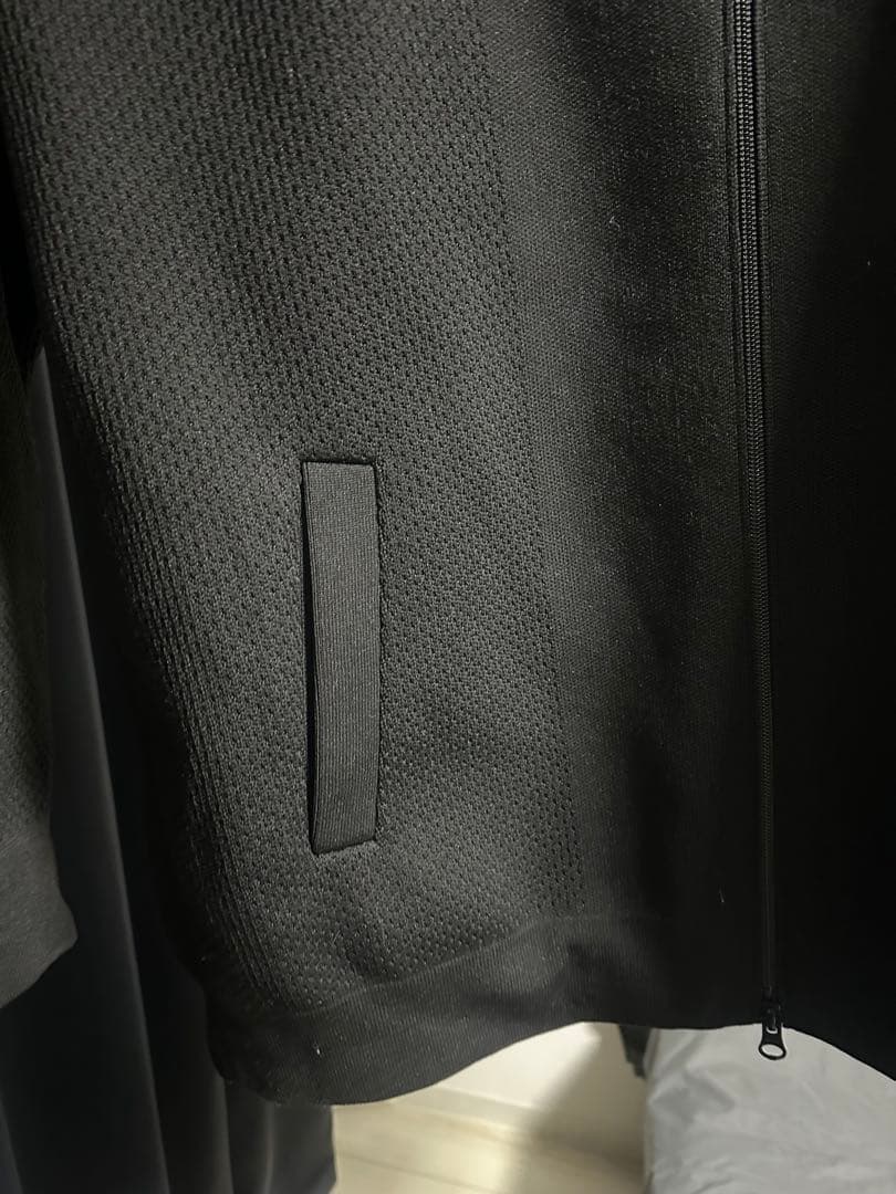 muta モールディングニット ジップアップパーカー　ブラック
