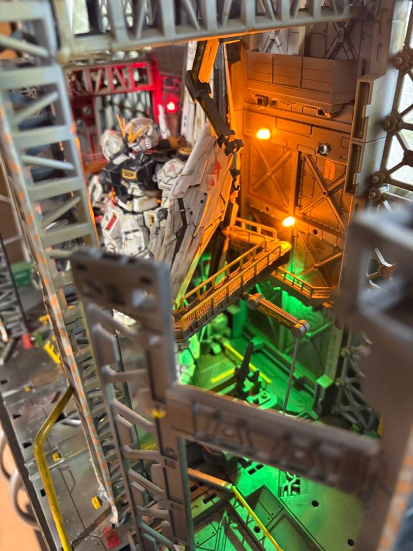 νガンダム 機体とディスプレイスタンド LED付き