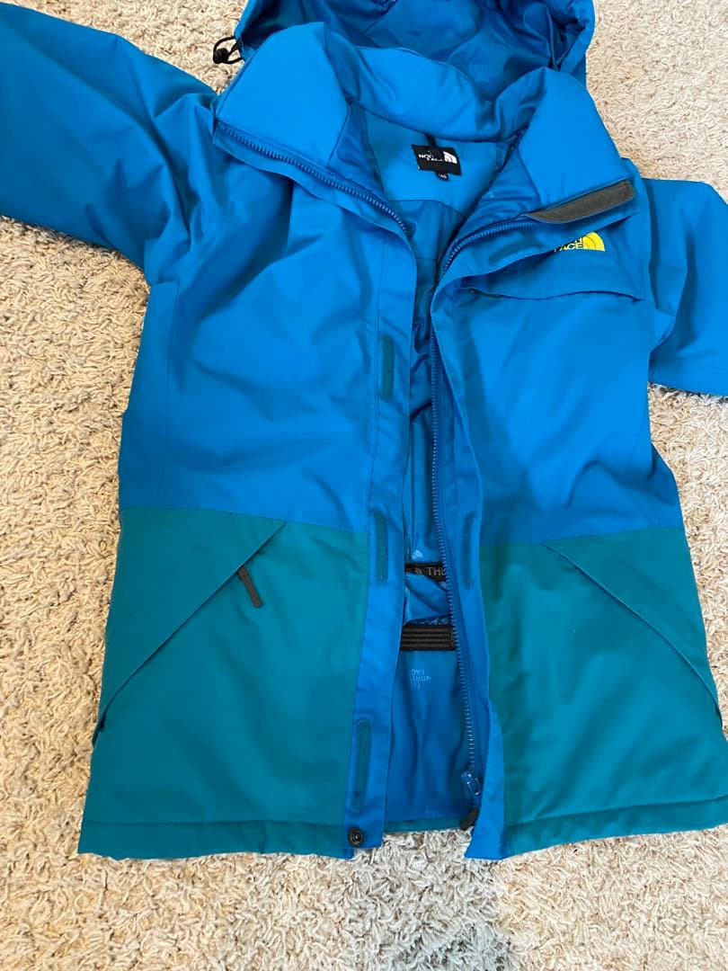 美品！ノースフェイス　キッズ　スキーウェア　140cm スキー・スノーボードに！