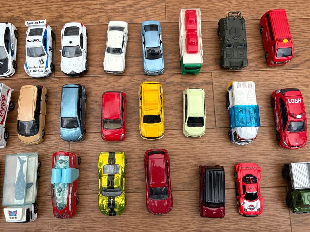 d*3様 トミカ　ミニカーまとめ売り　84台