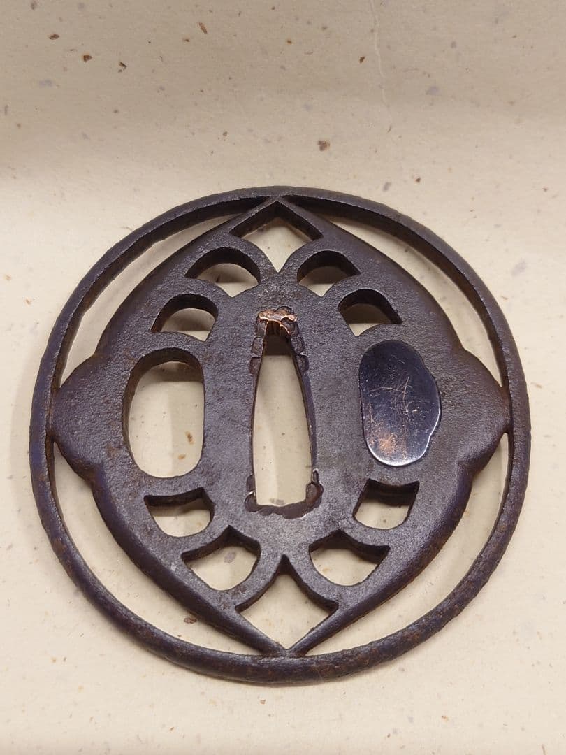 鉄透かし鍔　景法