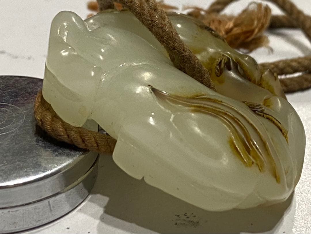 骨董　昔の根付　白玉 「馬猿」と方位磁石　アンティーク