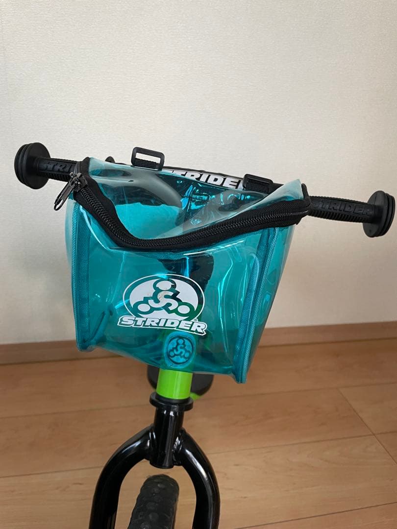 美品！STRIDERストライダー バランスバイク 緑 前カゴ付き　固定台付き