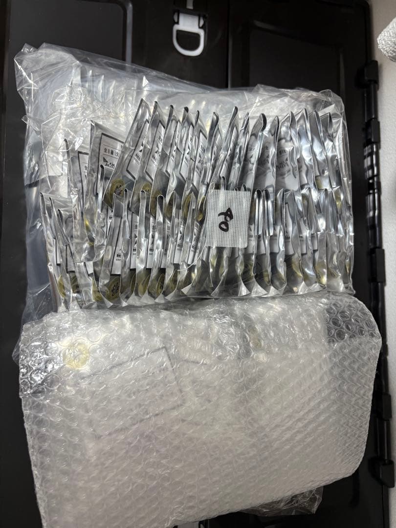 匿名配送 ファントムバスターズ ファボテリア 缶バッジ 新品未開封 180個