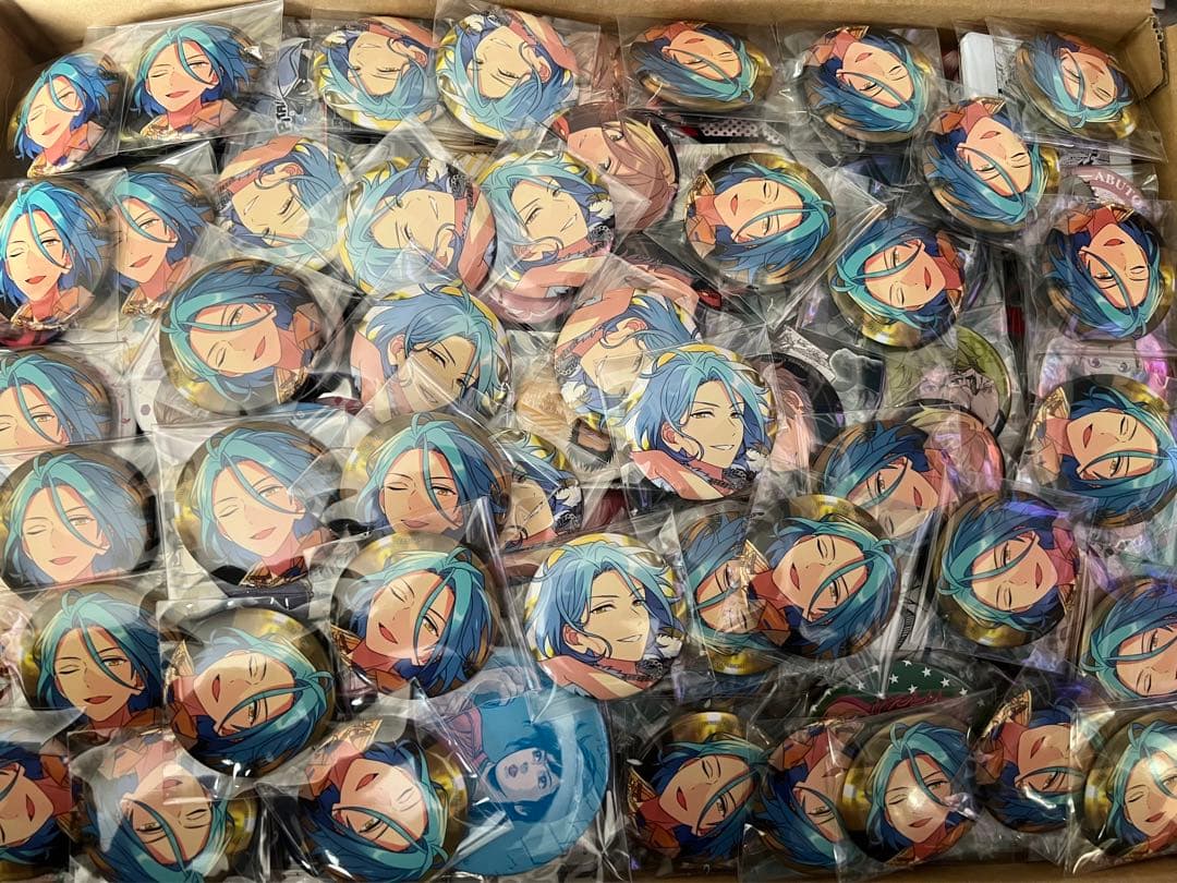 アニメ　キャラクター　缶バッジ　1000個以上　大量まとめ売り