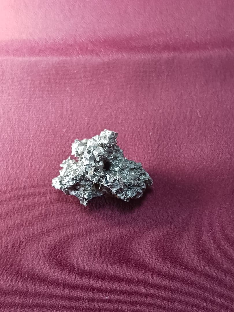 玉鋼　日本刀の元祖、真髄 三日三晩製作して完成される。 玉鋼の紹介です。