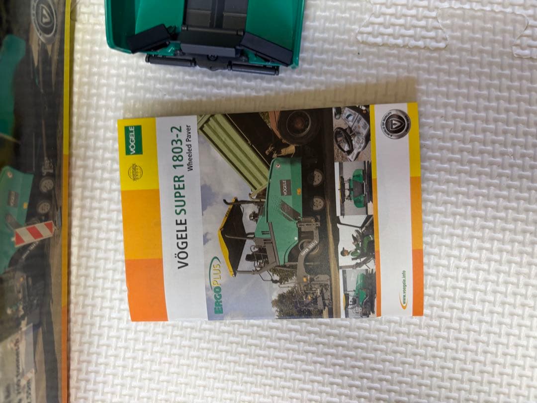 VÖGELE SUPER 1803-2 ミニカー 1/50スケール