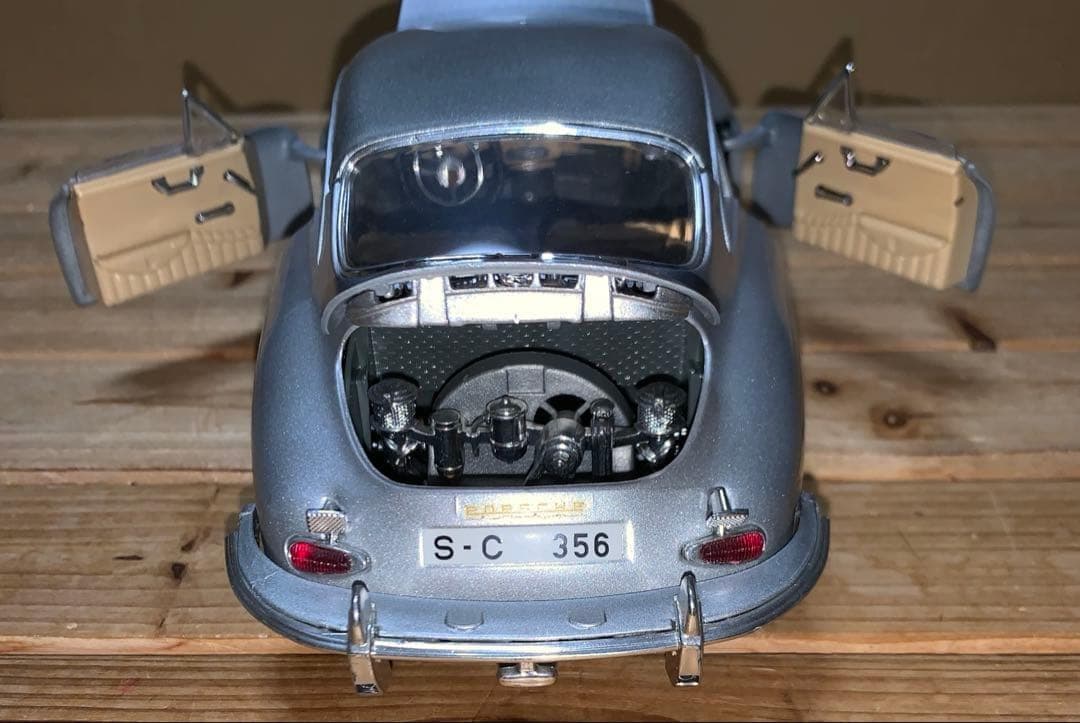 ミニカー　1/18　PORSCHE　ポルシェ　356B 1961　シルバー
