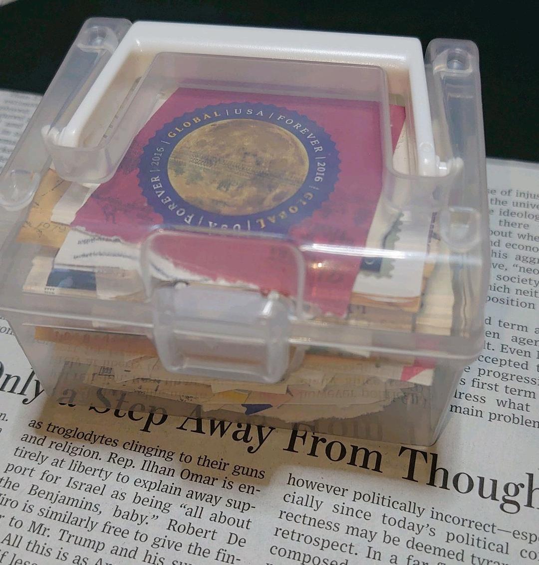 海外  使用済み切手 ★ た～くさん詰め込み箱