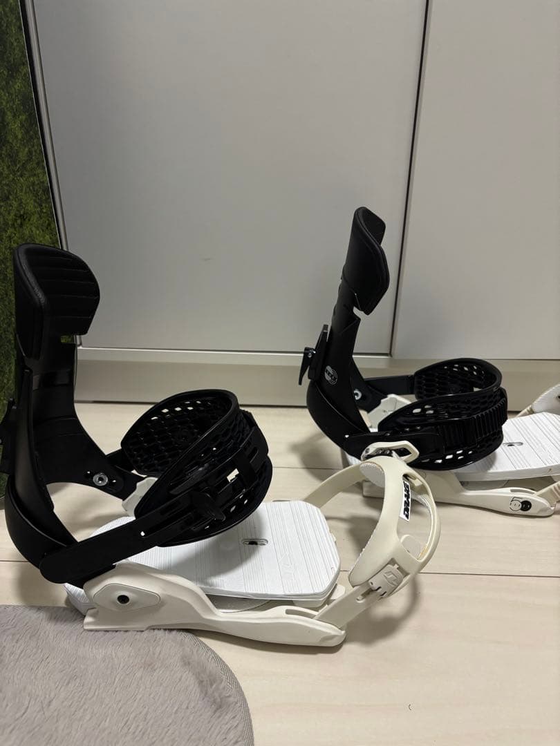 DRAKE FIFTY M スノーボードビンディング ホワイト/ブラック