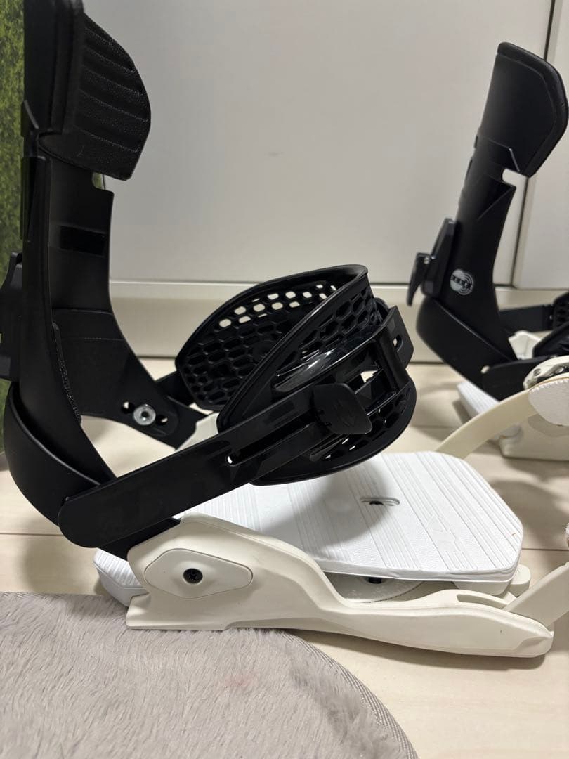 DRAKE FIFTY M スノーボードビンディング ホワイト/ブラック