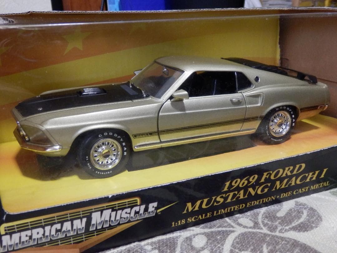 ❤️２台だけの出品ページ★特大 1/18（手前 タクシー・マッハ１）❌除外品４台