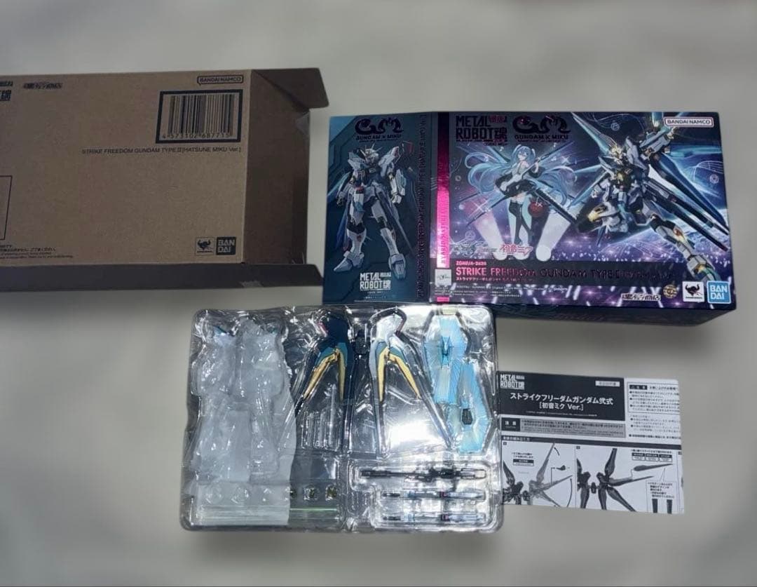 メタロボストフリ弐式初音ミク、ストフリ弐式、プラウドディフェンダー、shラクス