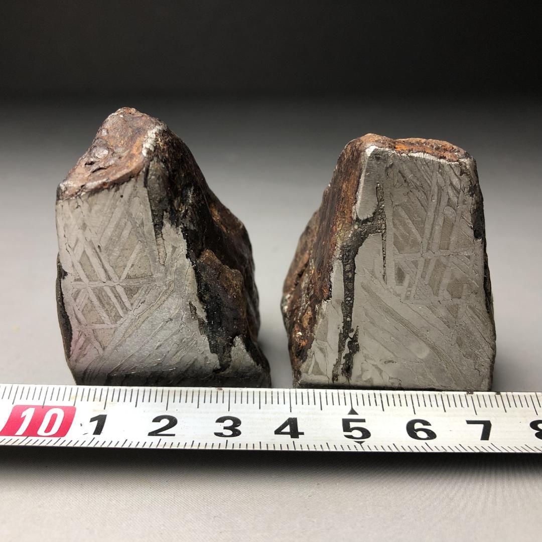 アルタイ隕石　隕石 全面カット 標本　鉄隕石　原石　重さ約427ｇ　立て付き