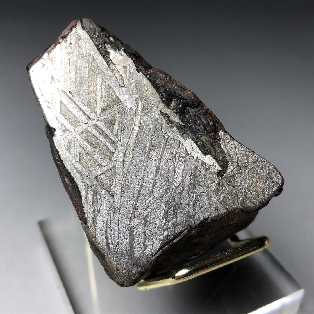アルタイ隕石　隕石 全面カット 標本　鉄隕石　原石　重さ約427ｇ　立て付き