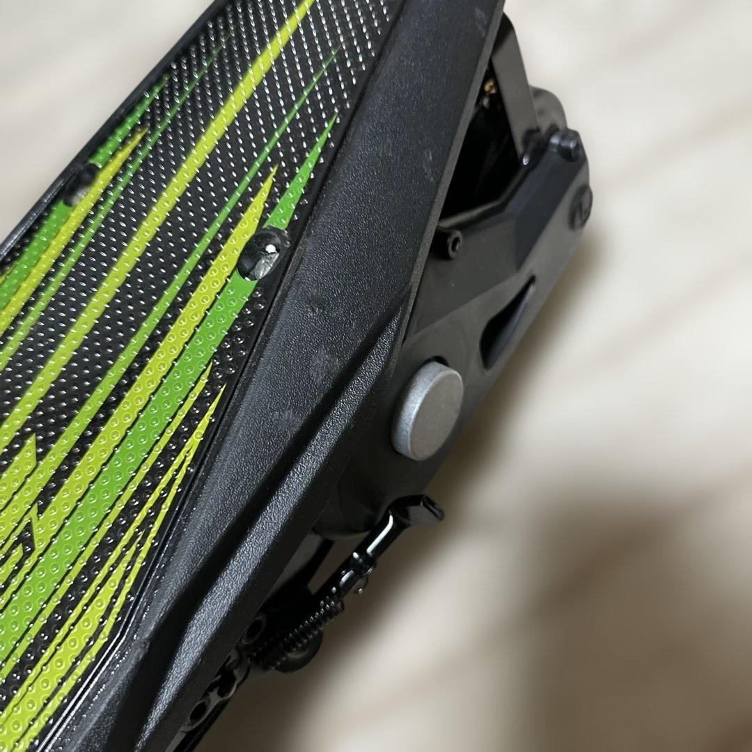 ブラック/グリーン キックボード