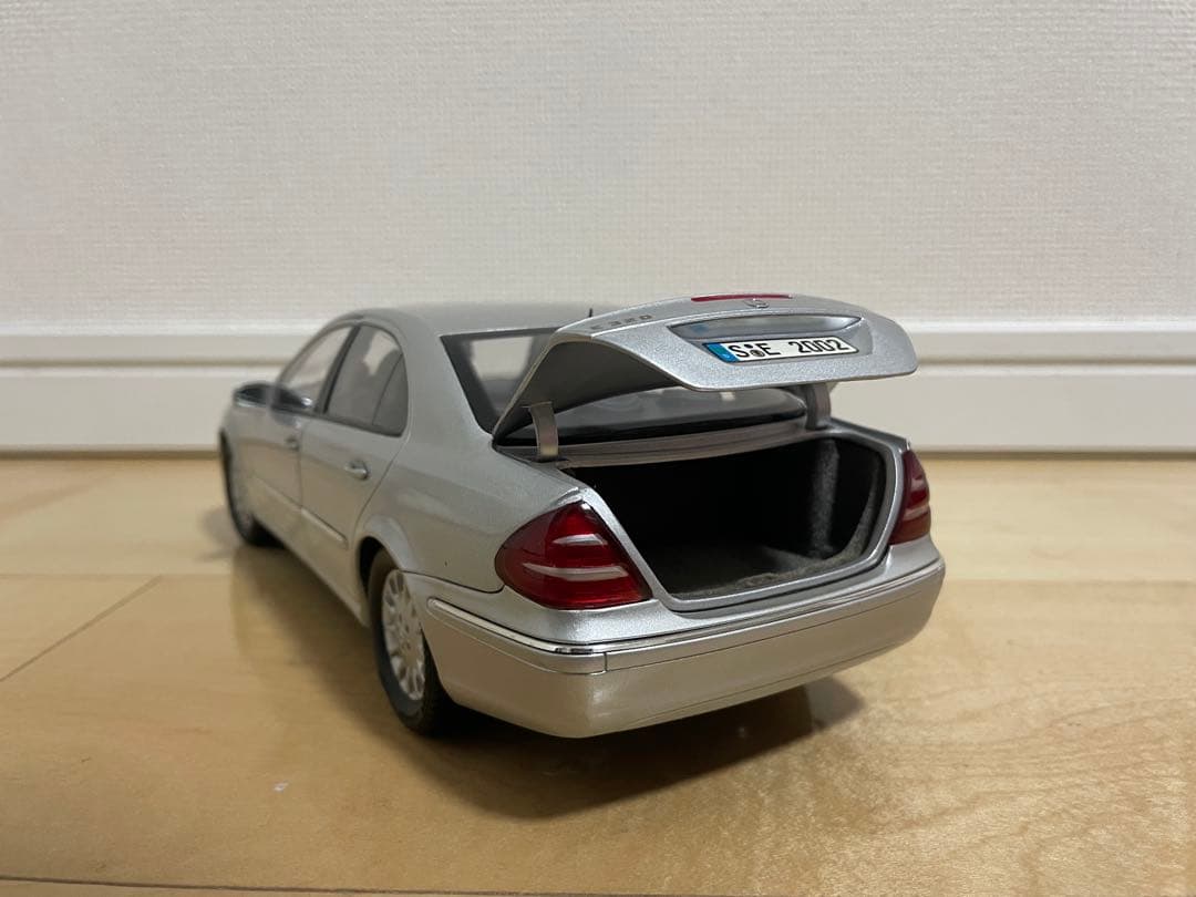 1/18 E-Class 京商 メルセデスベンツ Eクラス ミニカー