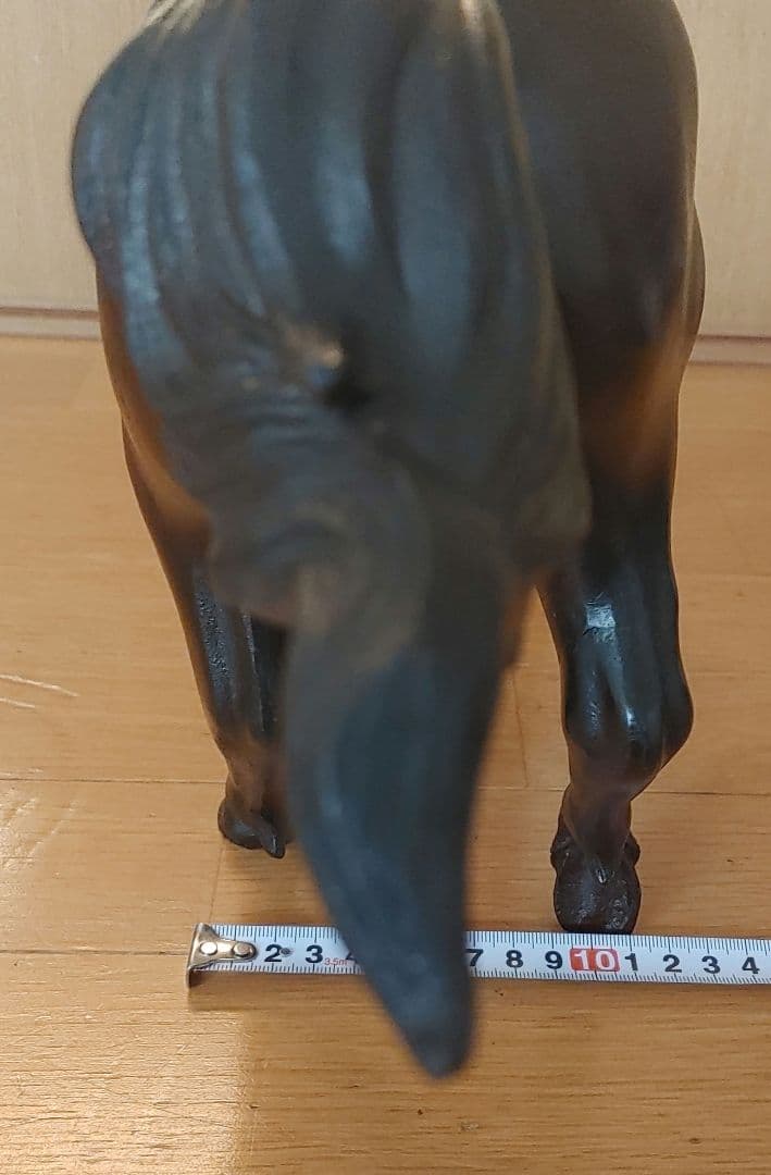 馬の金属製彫刻 走る姿勢