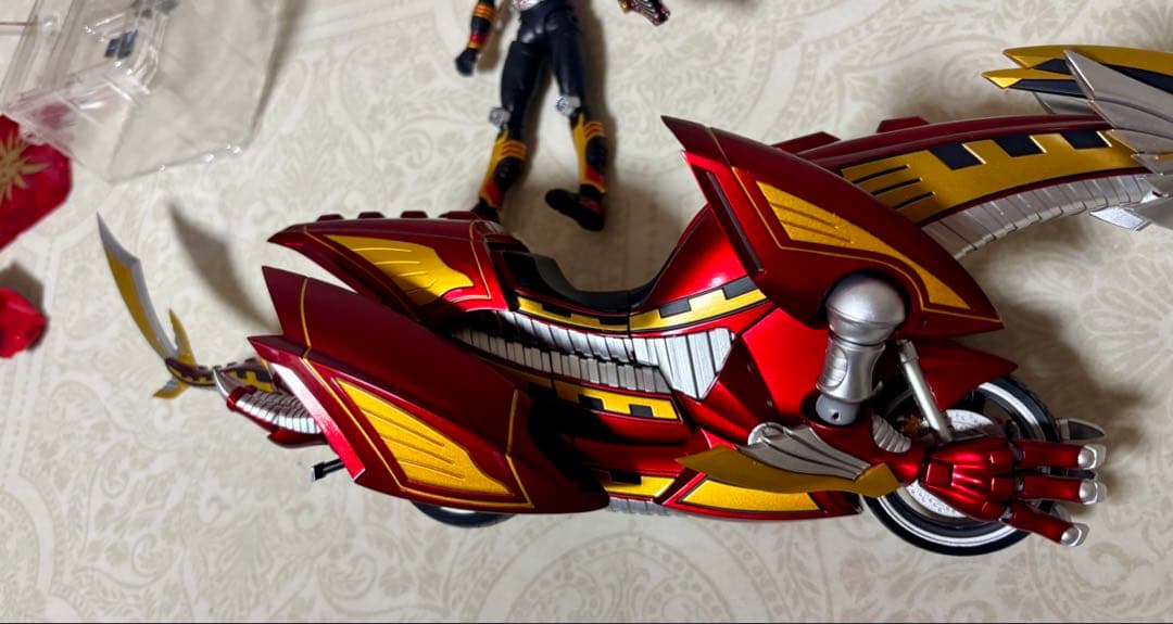S.H.フィギュアーツ　仮面ライダー　龍騎　サバイブ ドラグランザー　フィギュア