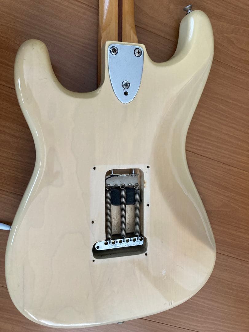 Fernandes Burny Custom FST-70エレキギター クリーム