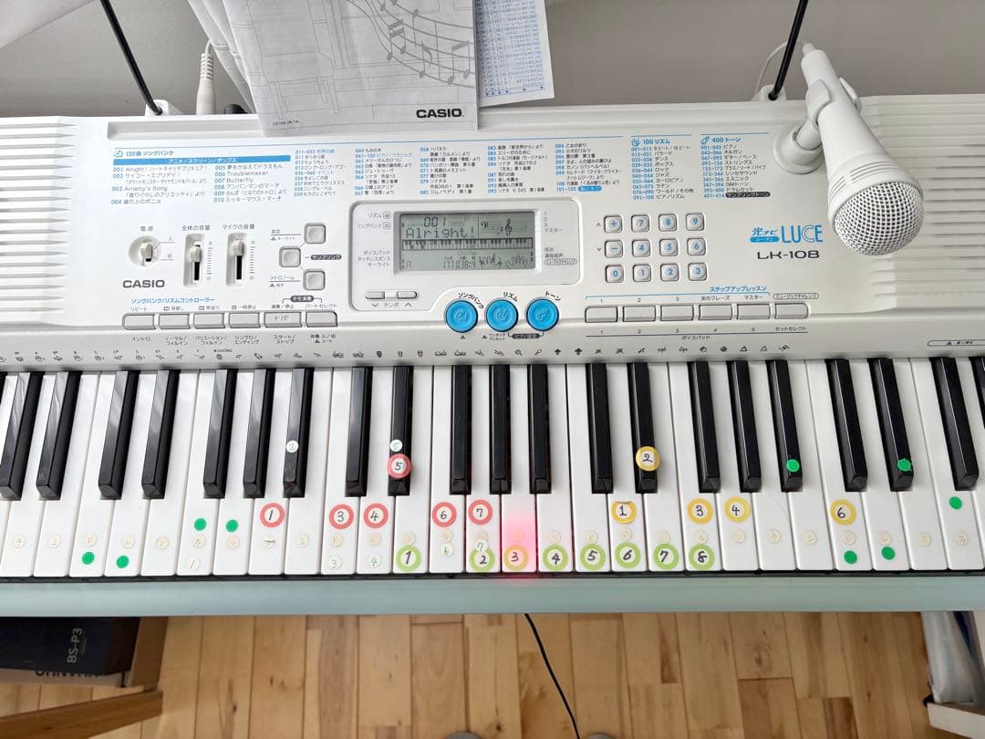 CASIO カシオ　光ナビゲーションキーボード　LK-108 かわいい電子ピアノ