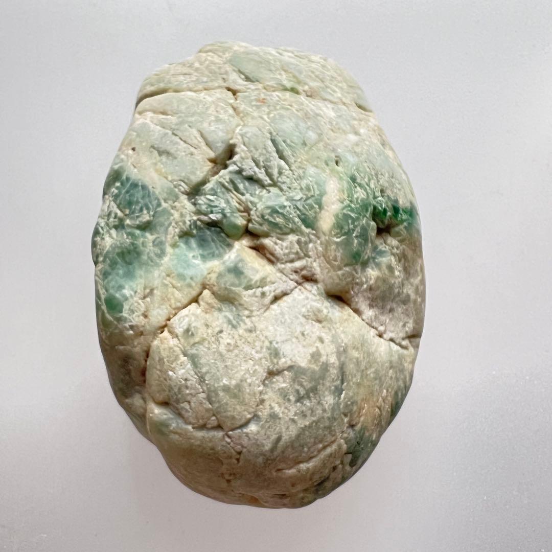 【最終】翡翠原石　糸魚川産643g 鉱物標本