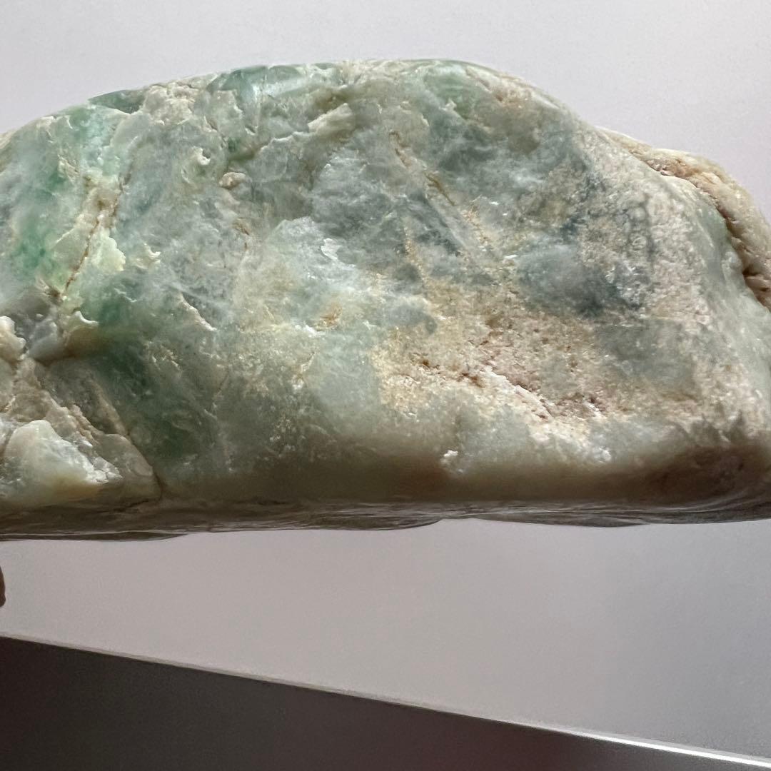 【最終】翡翠原石　糸魚川産643g 鉱物標本