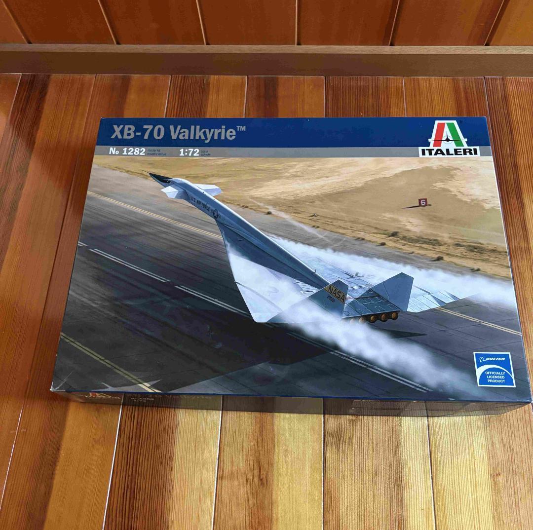 ◆値下げしました◆　プラモデル XB-70 Valkyrie 1/72スケール
