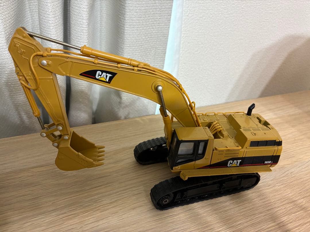 CAT 320D & KOBELCO SK200-8 ミニチュアショベルカー