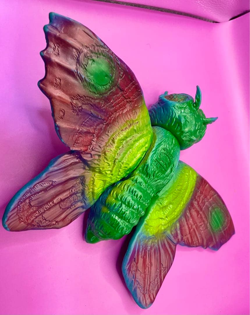 ブルマァク モスラ ソフビ人形 美品ですがディスプレイ用に穴が開けられています。