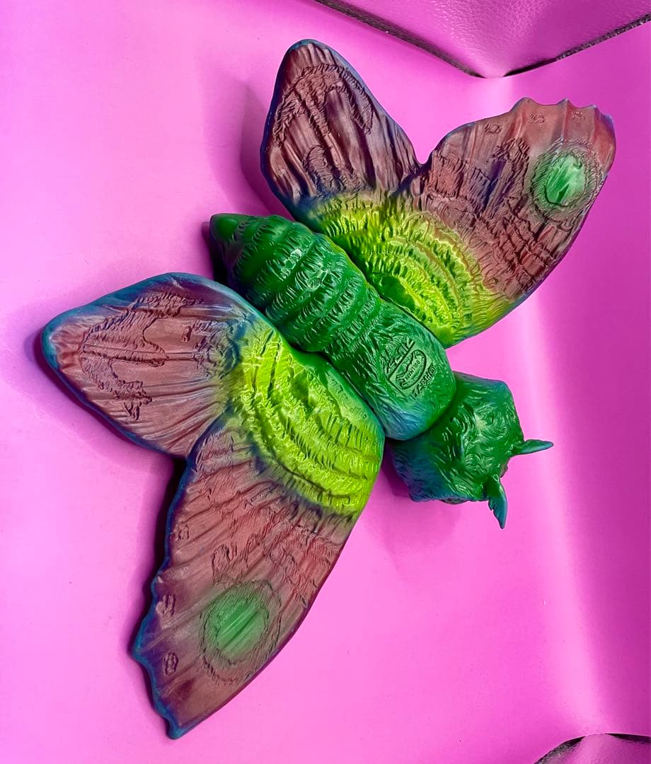 ブルマァク モスラ ソフビ人形 美品ですがディスプレイ用に穴が開けられています。