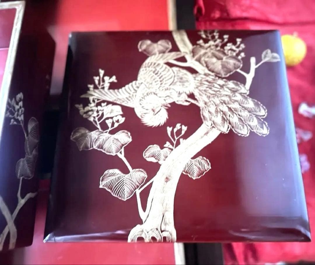 お年玉価格 ‼️JAPAN時代溜塗沈金　桐花鳳凰に松　鳳凰　五段重箱二枚蓋木箱入