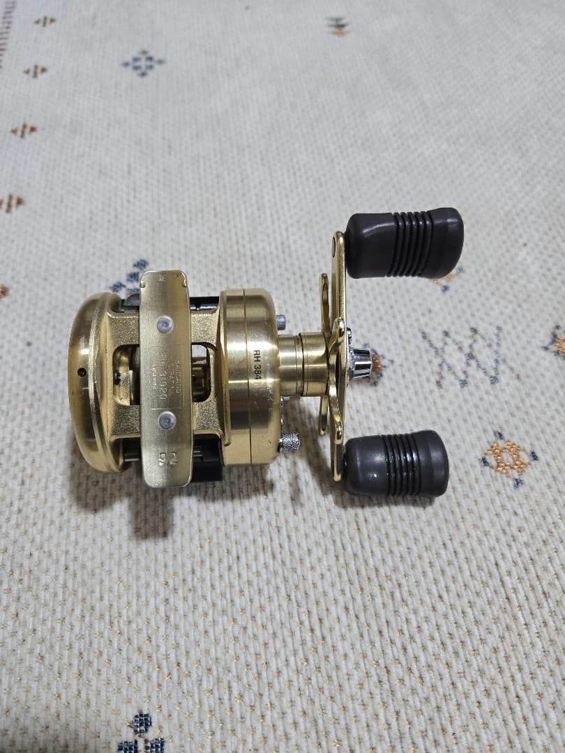 SHIMANO シマノ　ベイトリール　カルカッタ101XT