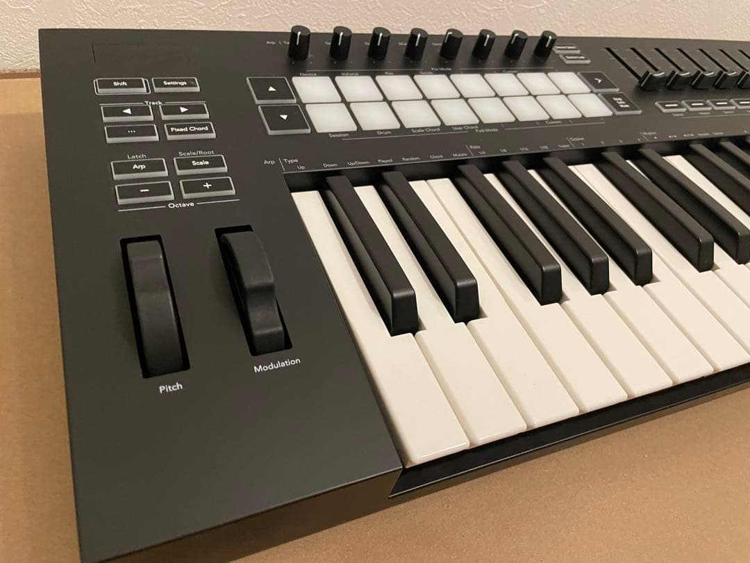 Novation Launchkey49 mk3 MIDIキーボード