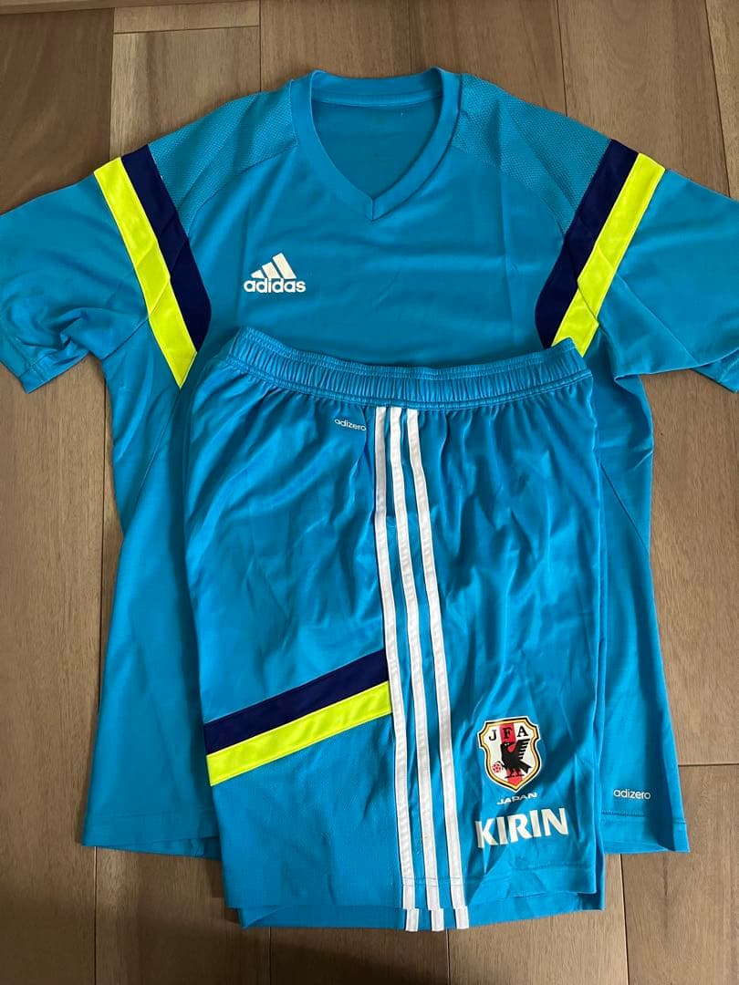 adidas サッカーシャツ＆ショーツセット 水色　日本代表練習着